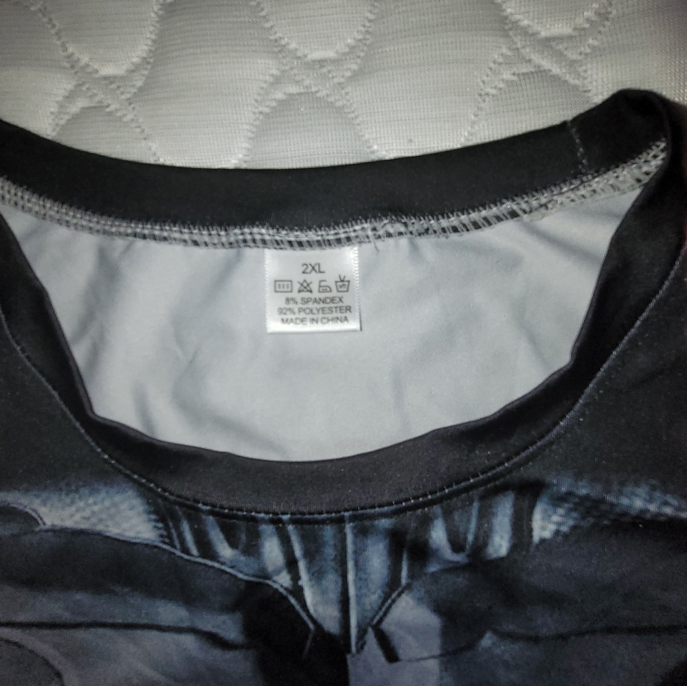 NWOT Men's Batman Workout Shirt - Picture 2 of 3